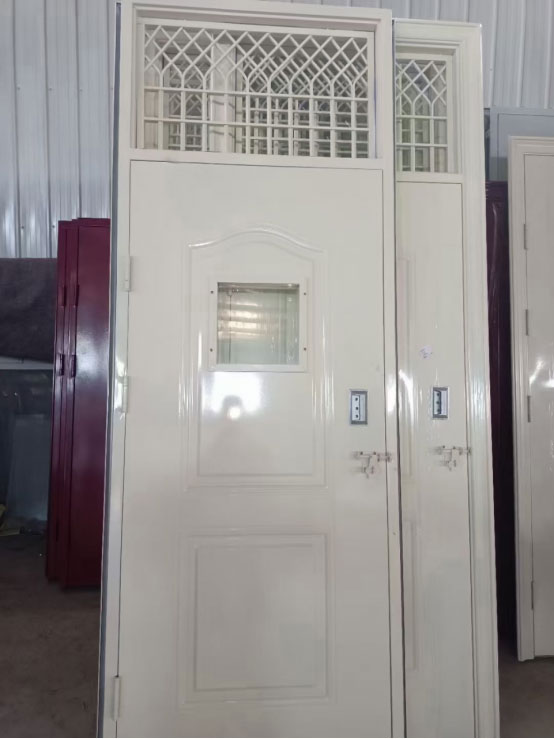 康县学校教室门