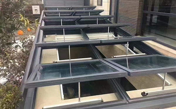 某轨道交通车辆维修车间康县排烟窗应用