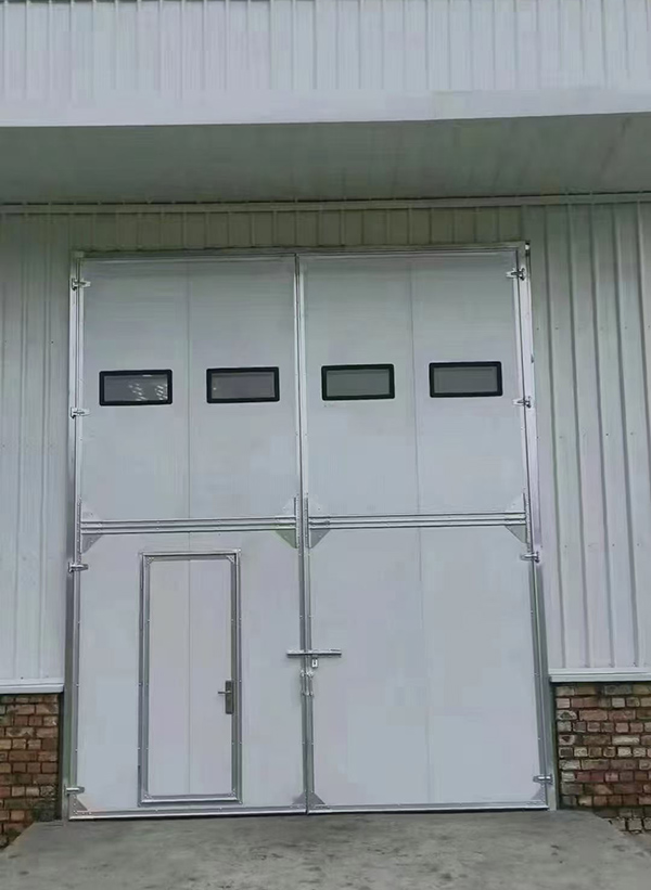 康县工业门在设备装配车间出入口的实施记录