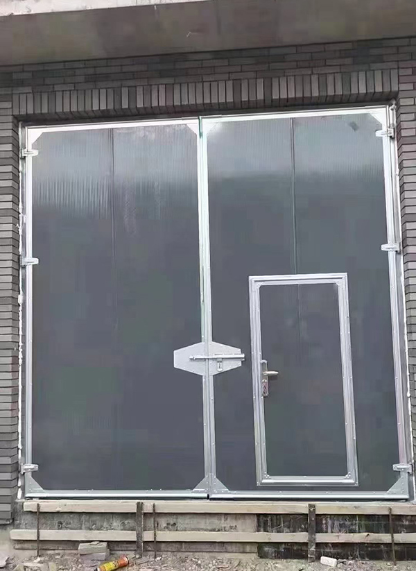 康县工业平开门在大型设备制造车间的应用实例